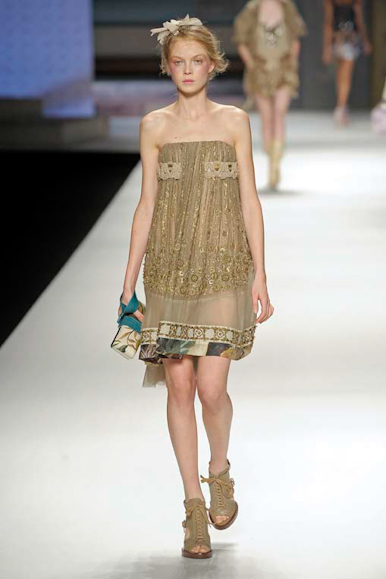 desfile-kenzo-parisverao2009rtw-123