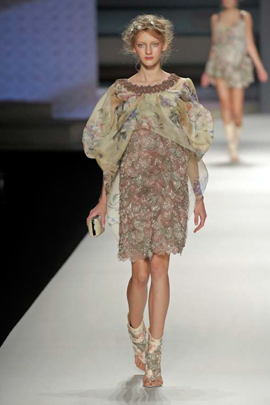 desfile-kenzo-parisverao2009rtw-137