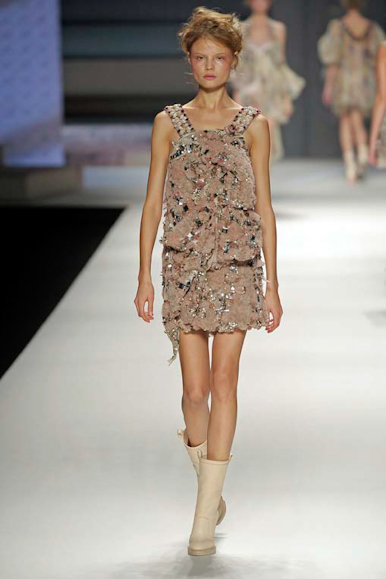 desfile-kenzo-parisverao2009rtw-139