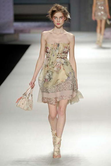 desfile-kenzo-parisverao2009rtw-141