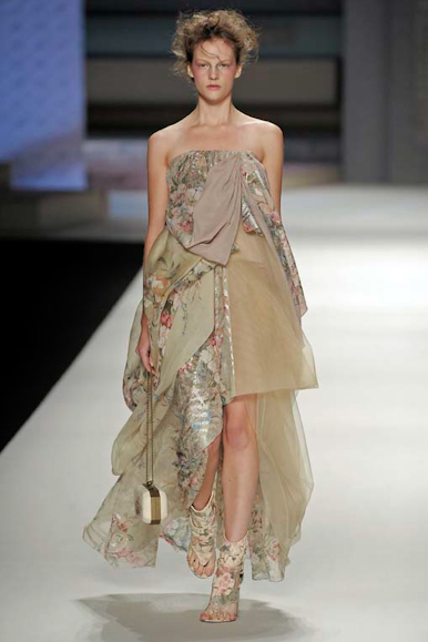 desfile-kenzo-parisverao2009rtw-142