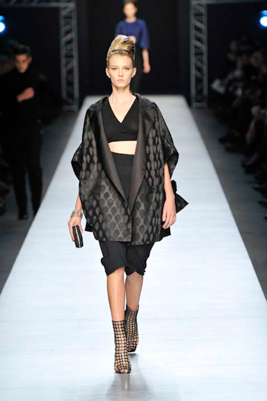 desfile-ysl-parisverao2009rtw-100