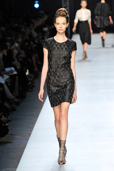 desfile-ysl-parisverao2009rtw-102