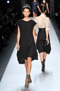 desfile-ysl-parisverao2009rtw-104