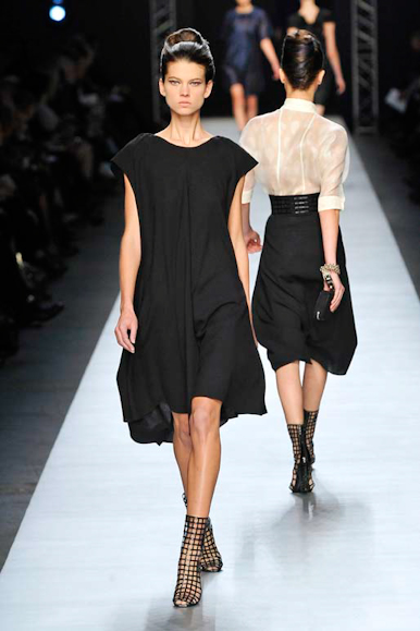 desfile-ysl-parisverao2009rtw-104