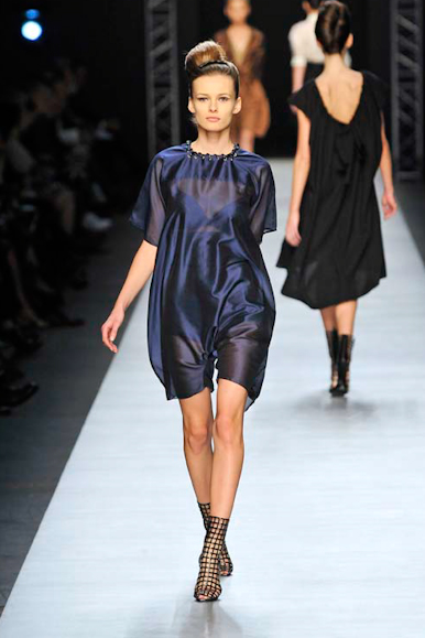desfile-ysl-parisverao2009rtw-105