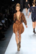 desfile-ysl-parisverao2009rtw-106