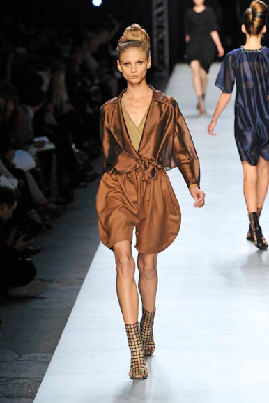 desfile-ysl-parisverao2009rtw-106