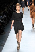 desfile-ysl-parisverao2009rtw-107