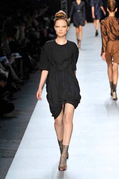 desfile-ysl-parisverao2009rtw-107