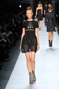 desfile-ysl-parisverao2009rtw-109