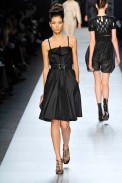 desfile-ysl-parisverao2009rtw-110