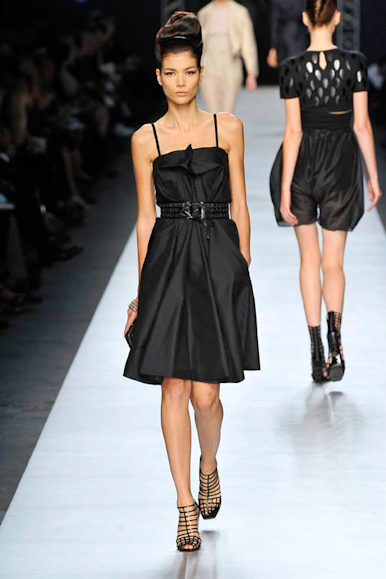 desfile-ysl-parisverao2009rtw-110