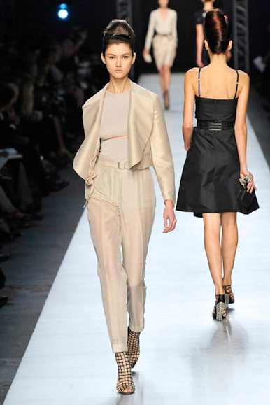 desfile-ysl-parisverao2009rtw-111