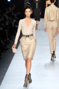 desfile-ysl-parisverao2009rtw-112