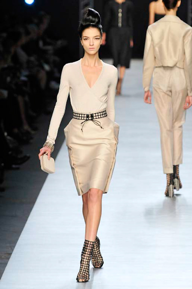 desfile-ysl-parisverao2009rtw-112