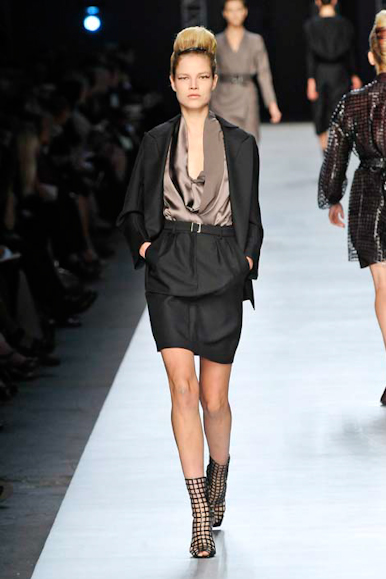 desfile-ysl-parisverao2009rtw-115