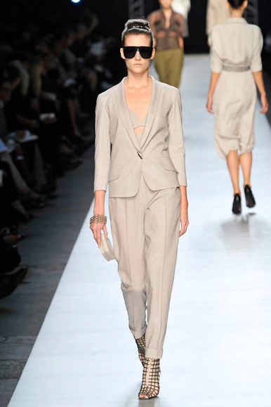 desfile-ysl-parisverao2009rtw-122