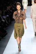 desfile-ysl-parisverao2009rtw-123