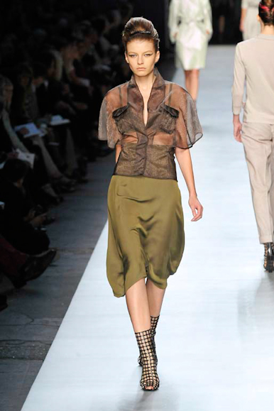 desfile-ysl-parisverao2009rtw-123