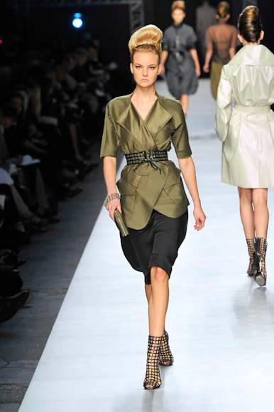 desfile-ysl-parisverao2009rtw-125