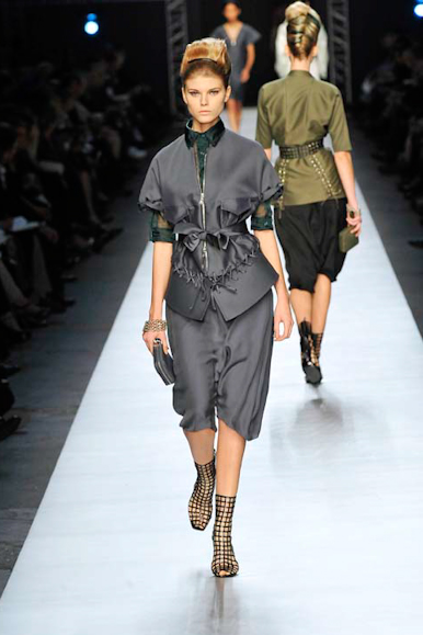 desfile-ysl-parisverao2009rtw-126