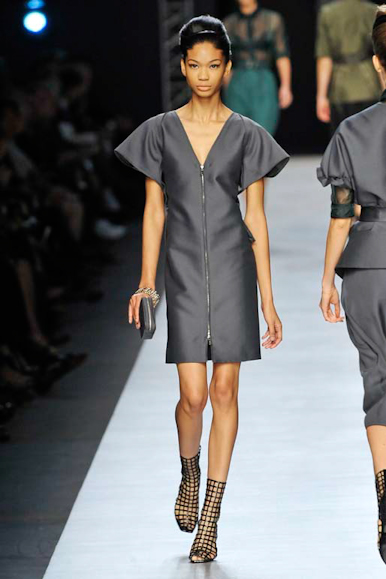 desfile-ysl-parisverao2009rtw-127