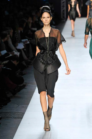 desfile-ysl-parisverao2009rtw-129