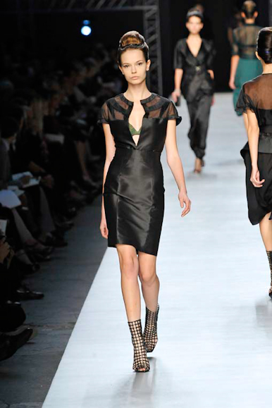 desfile-ysl-parisverao2009rtw-130