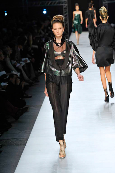 desfile-ysl-parisverao2009rtw-133