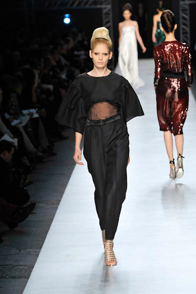 desfile-ysl-parisverao2009rtw-136