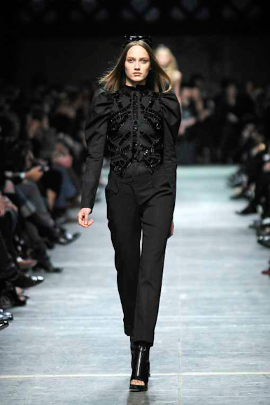 desfile-givenchy-parisverao2009rtw-104