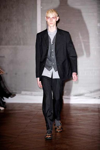 desfile-cdgmen-parisinverno2009rtw-106