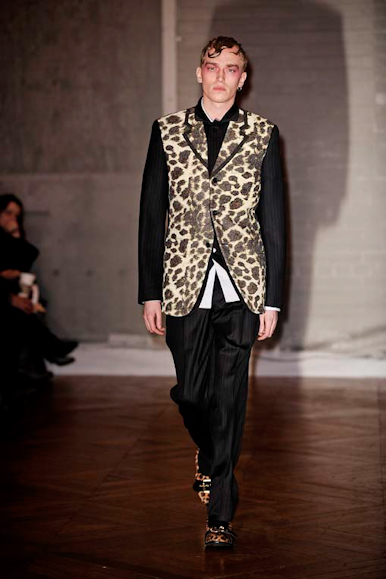 desfile-cdgmen-parisinverno2009rtw-137