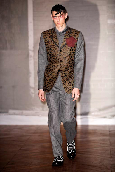desfile-cdgmen-parisinverno2009rtw-141