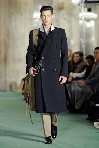desfiles-dvn-parisinvernomen2009rtw-100