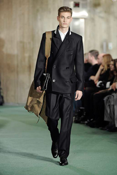 desfiles-dvn-parisinvernomen2009rtw-104