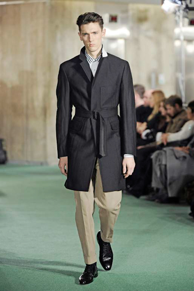 desfiles-dvn-parisinvernomen2009rtw-108