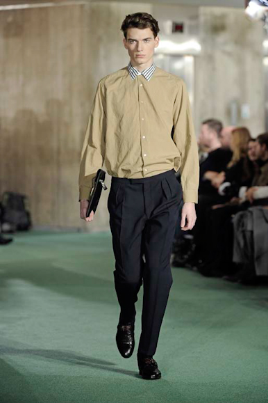 desfiles-dvn-parisinvernomen2009rtw-110