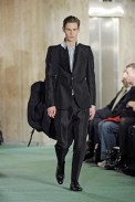 desfiles-dvn-parisinvernomen2009rtw-113
