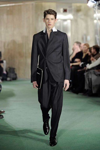 desfiles-dvn-parisinvernomen2009rtw-115