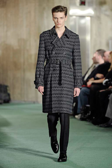 desfiles-dvn-parisinvernomen2009rtw-118