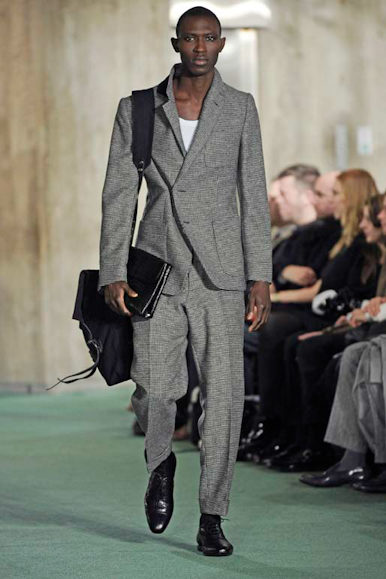 desfiles-dvn-parisinvernomen2009rtw-128