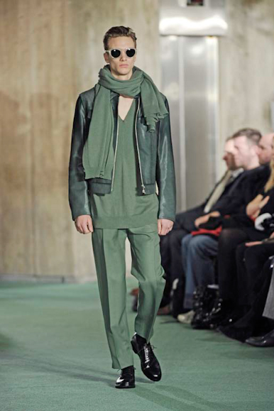 desfiles-dvn-parisinvernomen2009rtw-132