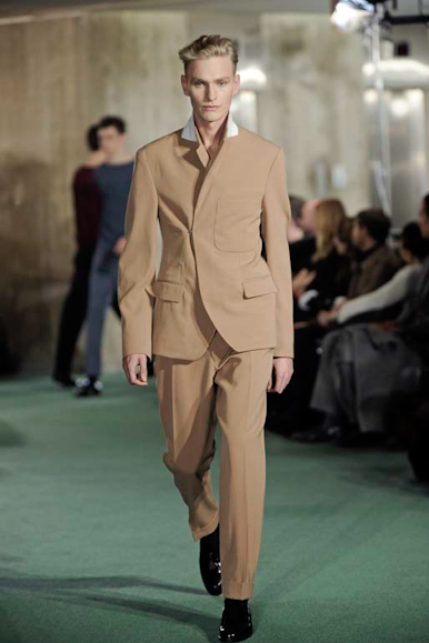 desfiles-dvn-parisinvernomen2009rtw-133