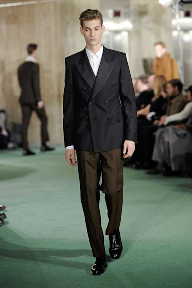 desfiles-dvn-parisinvernomen2009rtw-144