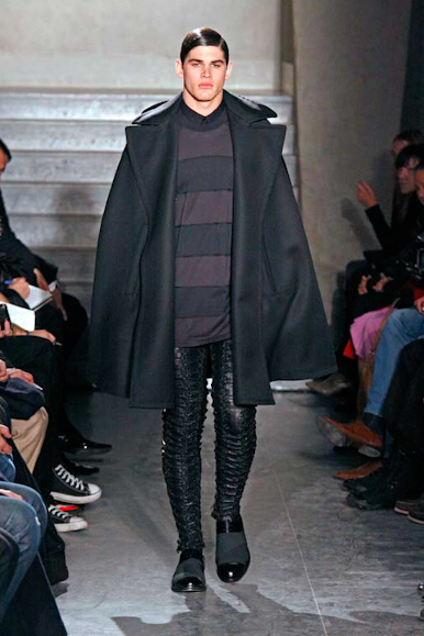 desfiles-givenchy-parisinvernomen2009rtw-112