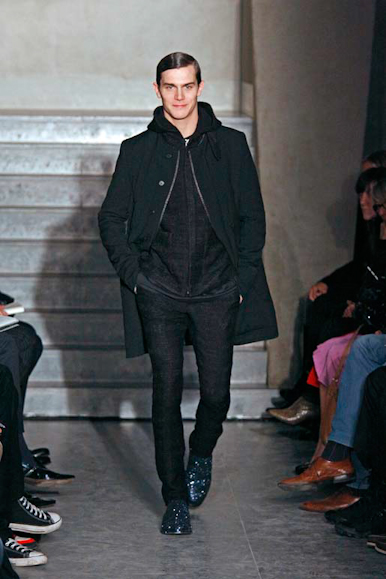 desfiles-givenchy-parisinvernomen2009rtw-123