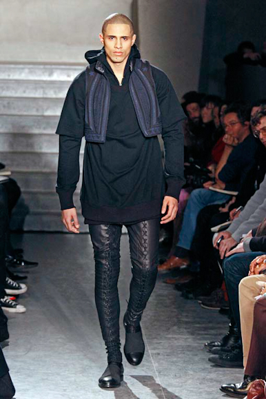 desfiles-givenchy-parisinvernomen2009rtw-127