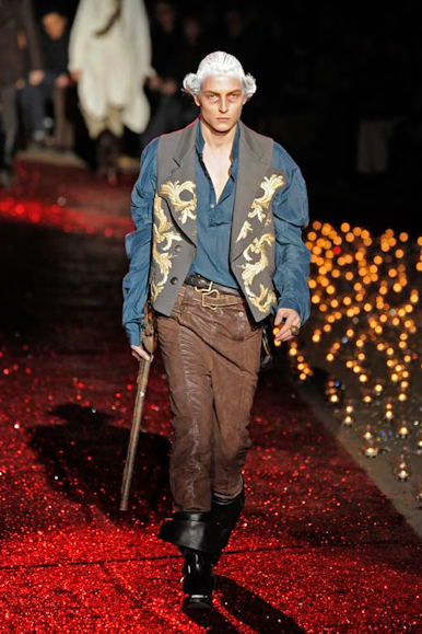 desfiles-jgalliano-parisinvernomen2009rtw-103